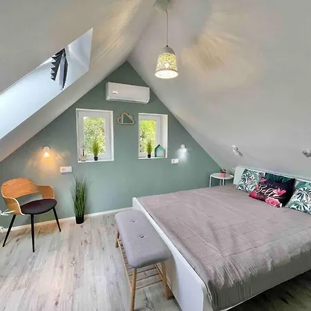 Isteni 2 Akar 6-10 Fo Апартаменты Замарди