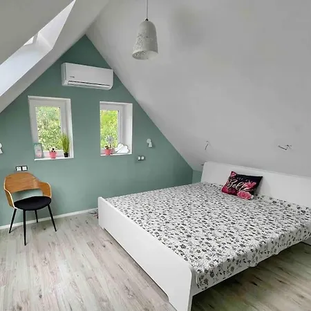 Isteni 2 Akar 6-10 Fo Appartement *